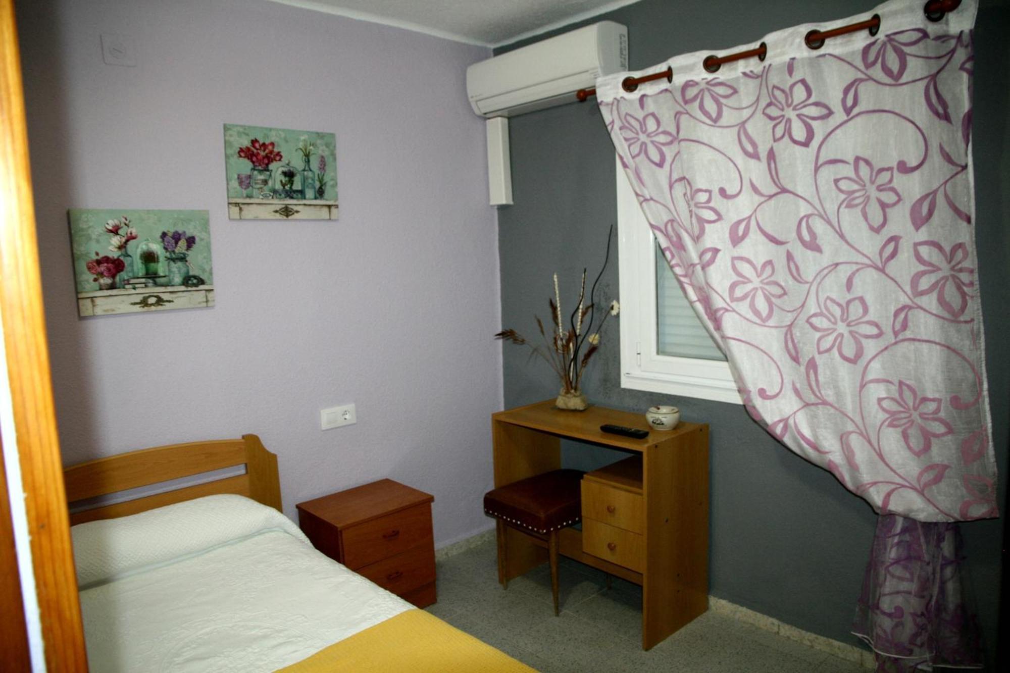 ホテル Hostal Asturias Jarilla 部屋 写真