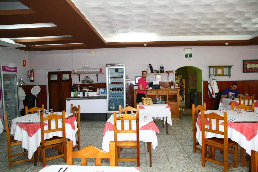 ホテル Hostal Asturias Jarilla エクステリア 写真